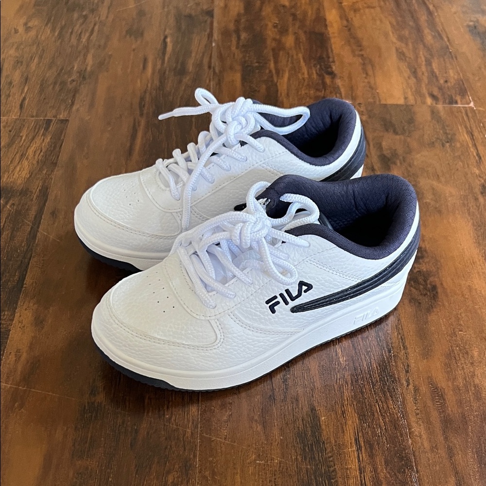 Fila Kids White and Navy Sneakers SIze 1 Youth